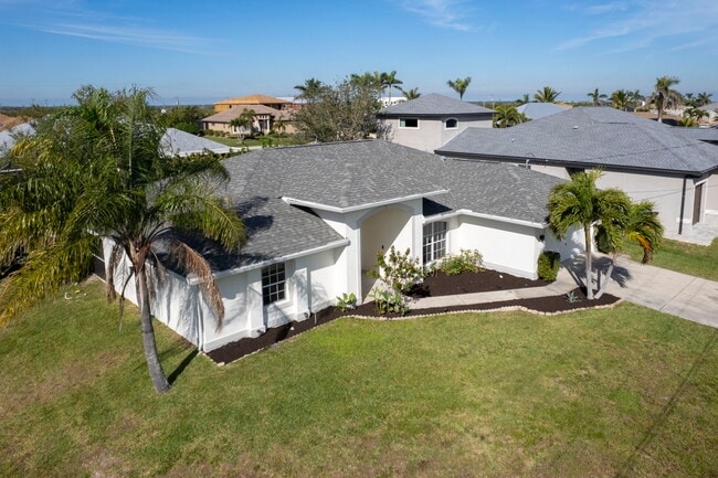 Building Photo - 2652 SW 29th Ave
