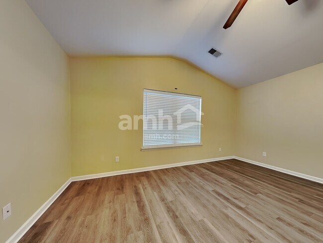 Building Photo - 116 Spring Lakes Dr