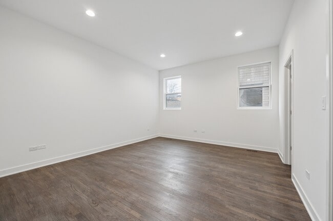 Building Photo - 1952 W Ohio St