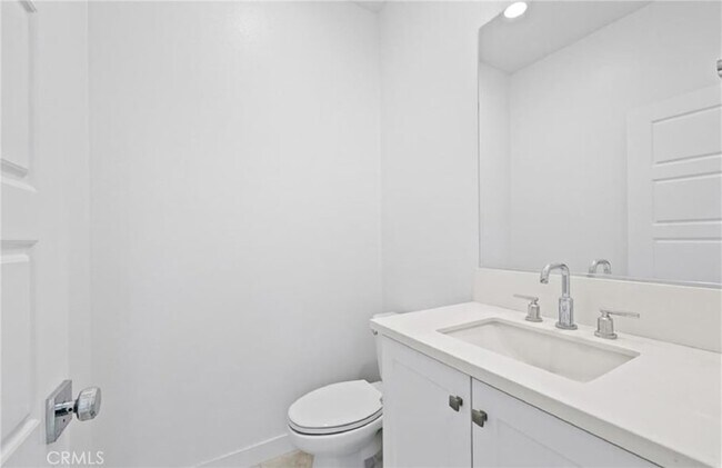 Building Photo - 319 Carmona