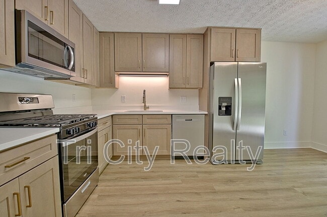 Building Photo - 105 Rose Ct