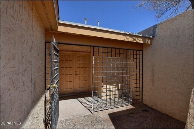 Building Photo - 10711 Ivanhoe Dr