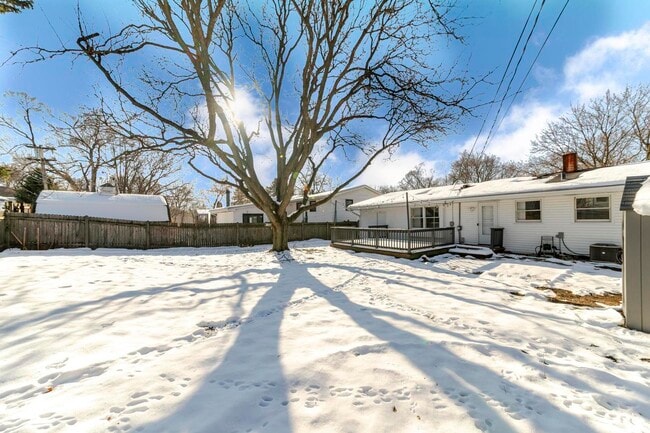 Building Photo - 1008 S 10th Ave