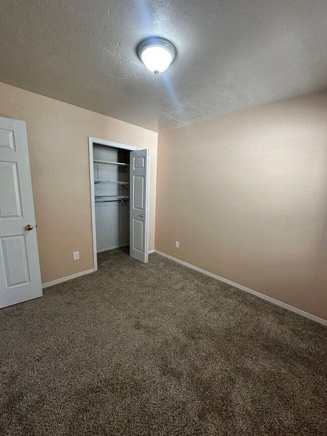 Building Photo - 3 bedroom 2 bath home in beautiful Meridian neighborhood!