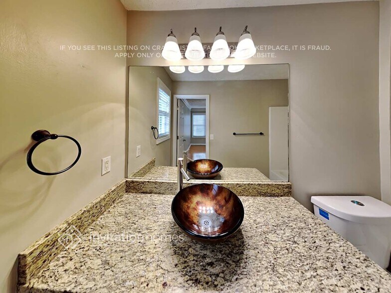 Building Photo - 207 Weatherstone Crossing