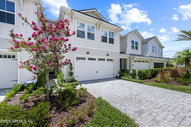 Building Photo - 27 Oak Pk Dr