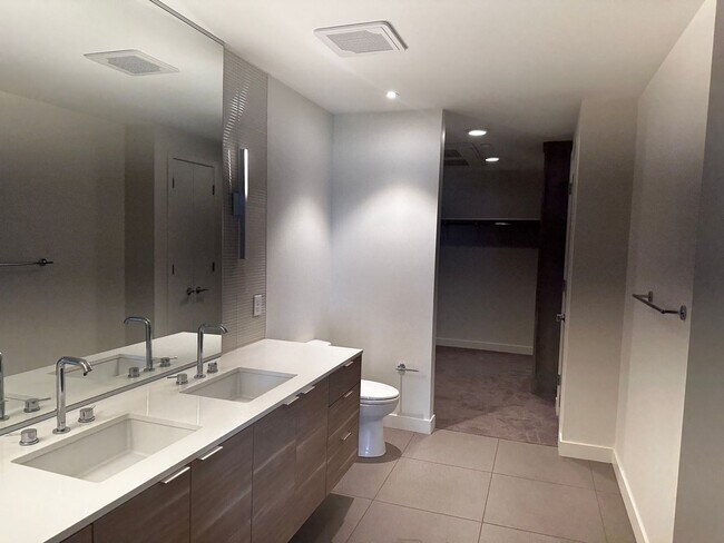 Building Photo - Contour on Campbell 1 bed 1.5 bath condo