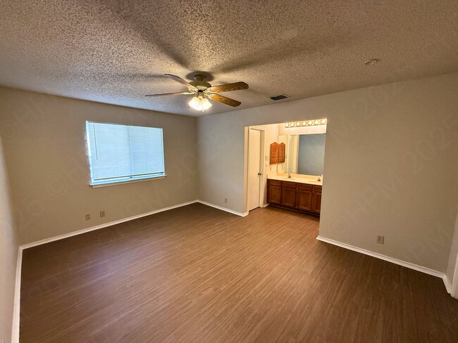 Building Photo - Move-In Special. ½ off the first full month's rent with a 12-month lease.