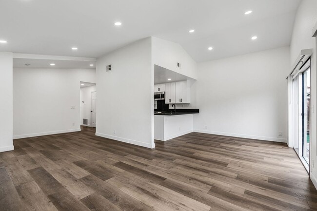 Building Photo - Just Renovated: Stunning 3-Bedroom, 2-Bath...