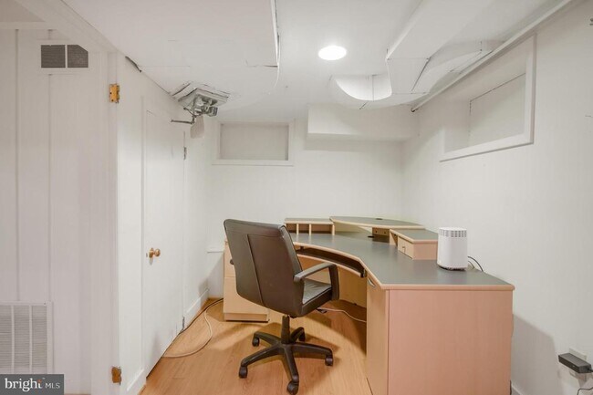 Building Photo - 3111 N Thomas St