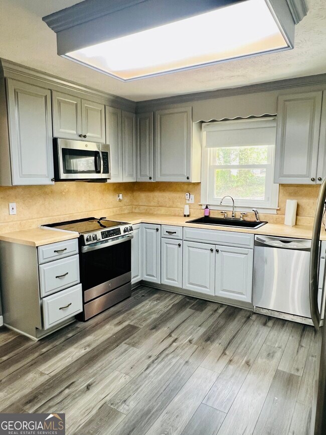 Building Photo - 2361 Ciji Cir