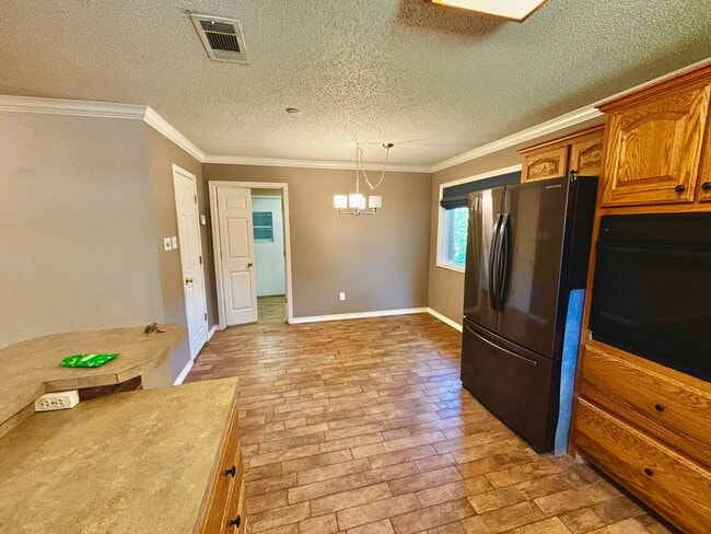 Building Photo - Pre-leasing for early July move in!