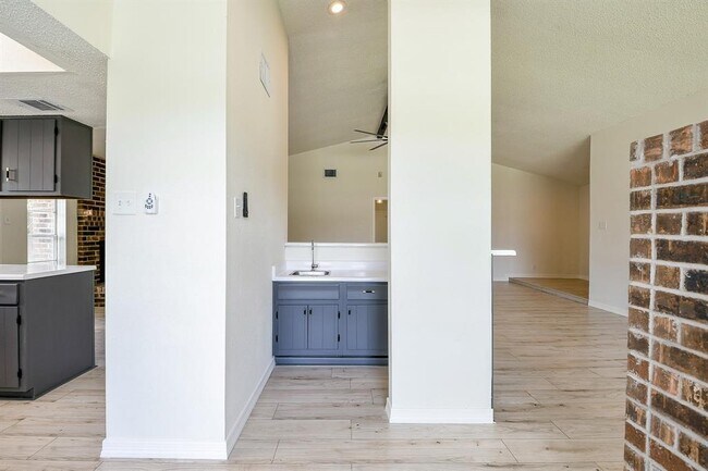 Building Photo - 23938 Spring Mill Ln