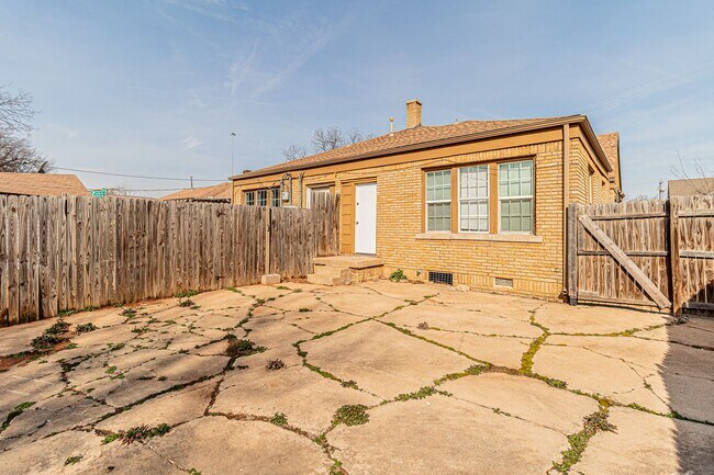 Building Photo - 2 Bed 1 Bath Duplex in NE OKC