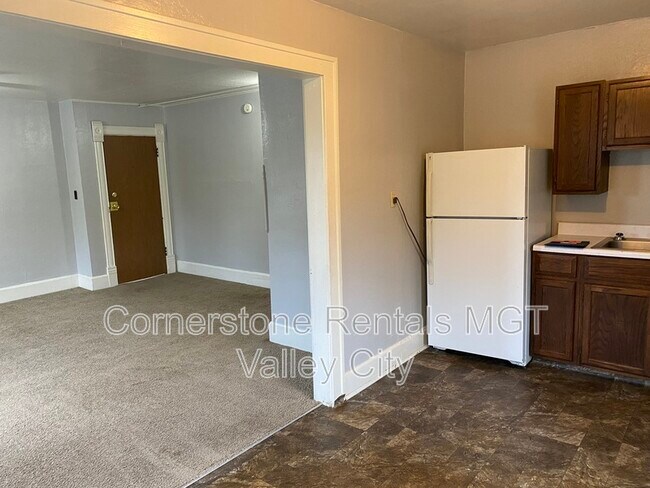 Building Photo - 205 3rd Ave SE