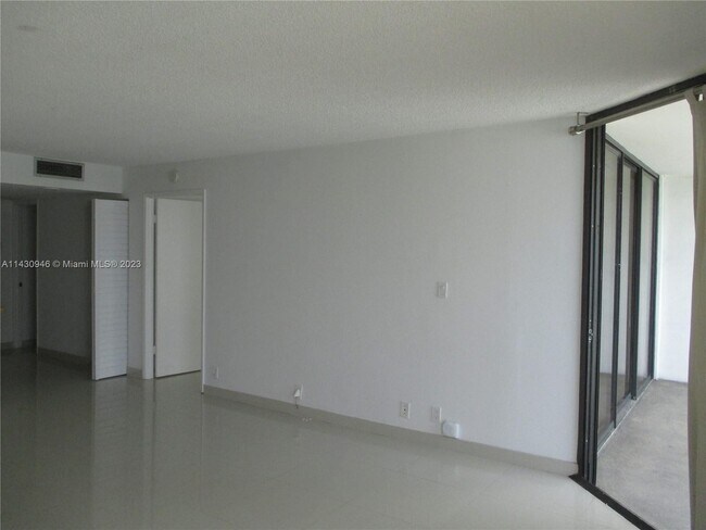 Building Photo - 1865 Brickell Ave