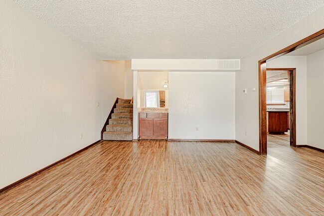 Building Photo - 3 Bed 2 Bath in OKC!