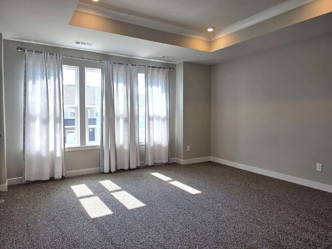 Building Photo - 3 Bedroom, 2.5 Bath End Unit Townhome on C...