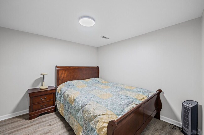 Building Photo - 126 Redmond Dr