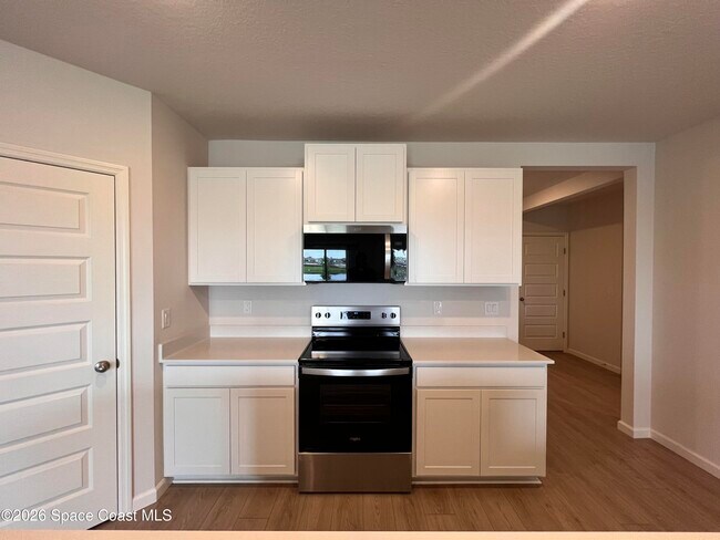 Building Photo - 1394 Garabaldi Cir SE