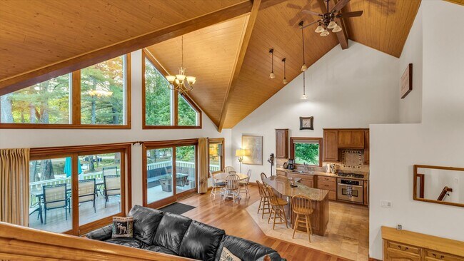 Building Photo - 21 Hemlock Point Rd