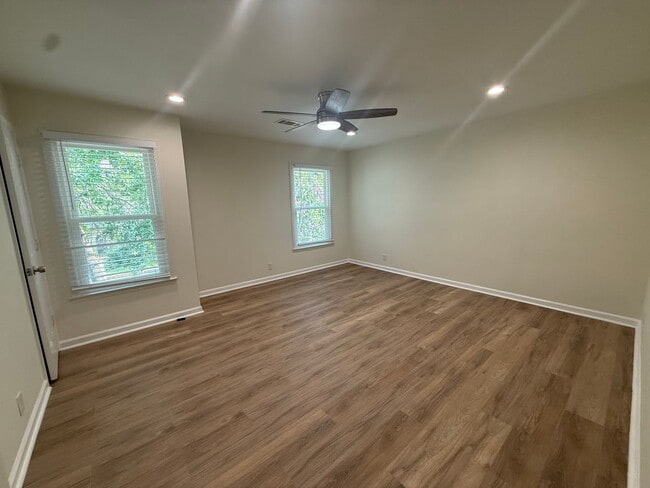 Building Photo - Beautiful Condo in Hillsboro Villlage