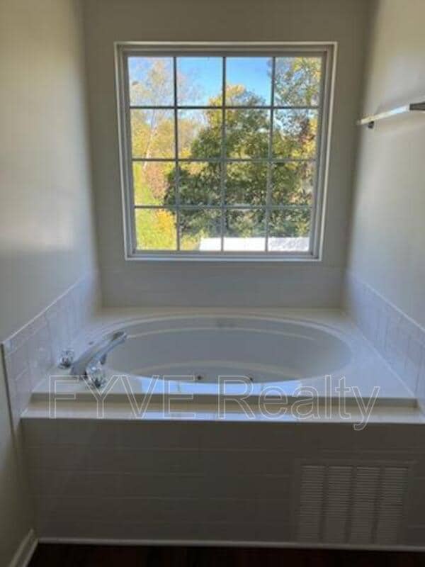 Building Photo - 2426 Middlebrook Ridge Ln