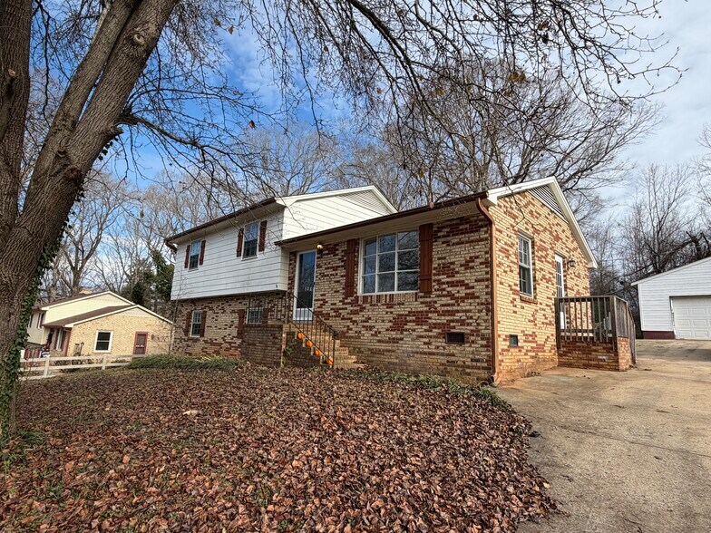 Building Photo - 308 Donna Ave