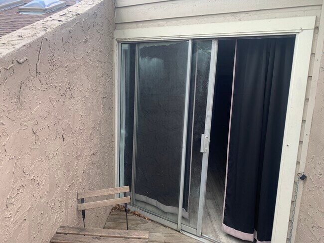 Building Photo - 10855 Meadowglen Ln