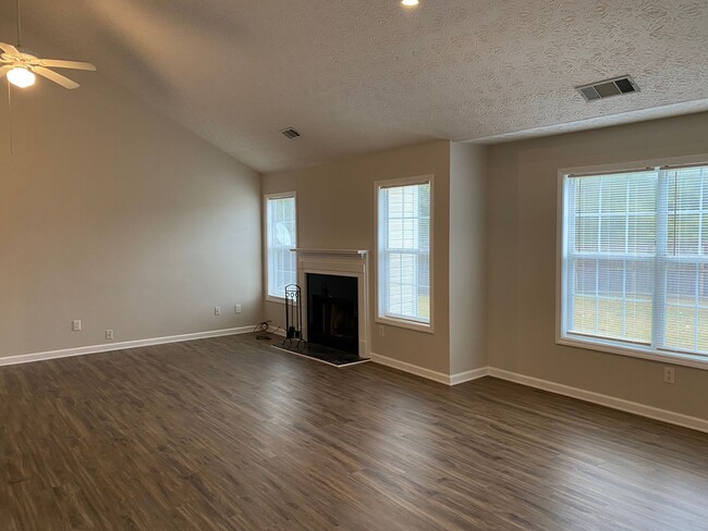 Building Photo - 4343 Grey Park Dr NE