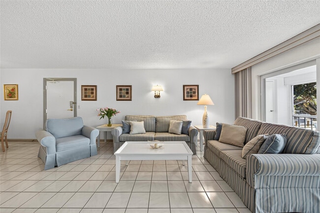 Building Photo - 6417 Bay Club Dr