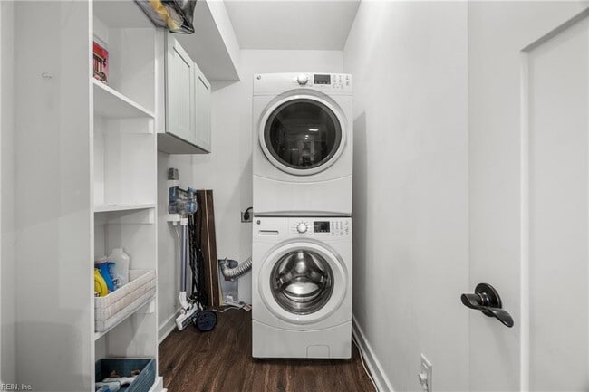 Building Photo - 7922 Shore Dr