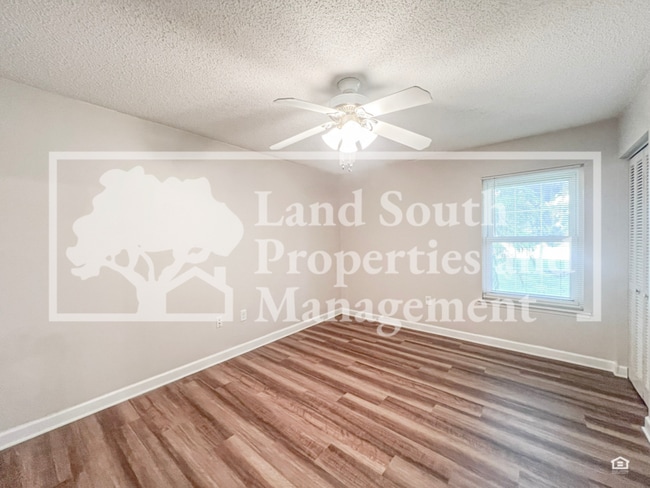 Building Photo - 2926 Forestgreen Dr S