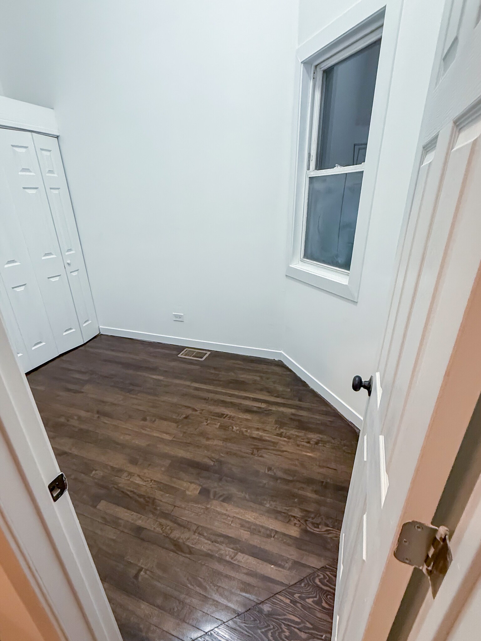 Building Photo - 8714 S Commercial Ave