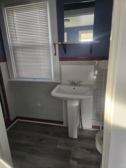 Building Photo - 651 Benjamin Franklin Hwy