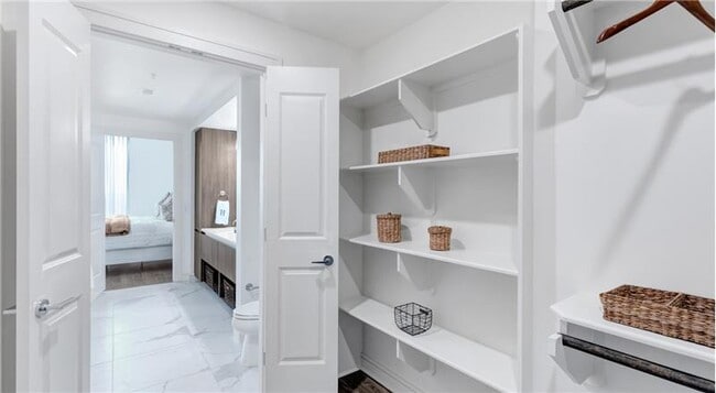 Building Photo - 300 1/2 W 5th St