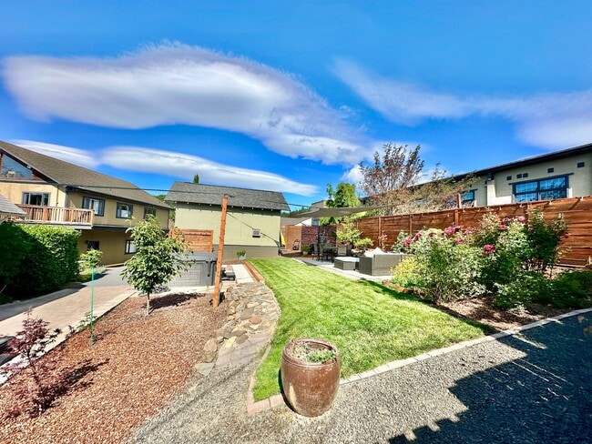 Building Photo - 3 Bedroom House For Rent In White Salmon