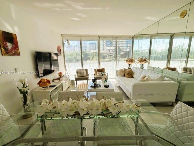 Building Photo - 495 Brickell Ave