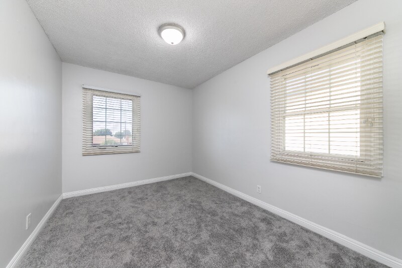 Building Photo - 2145 W 104th St