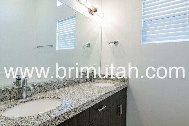 Building Photo - 9196 S Holiday Bowl Ct