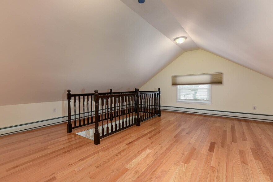 Building Photo - 52 Goodenough St