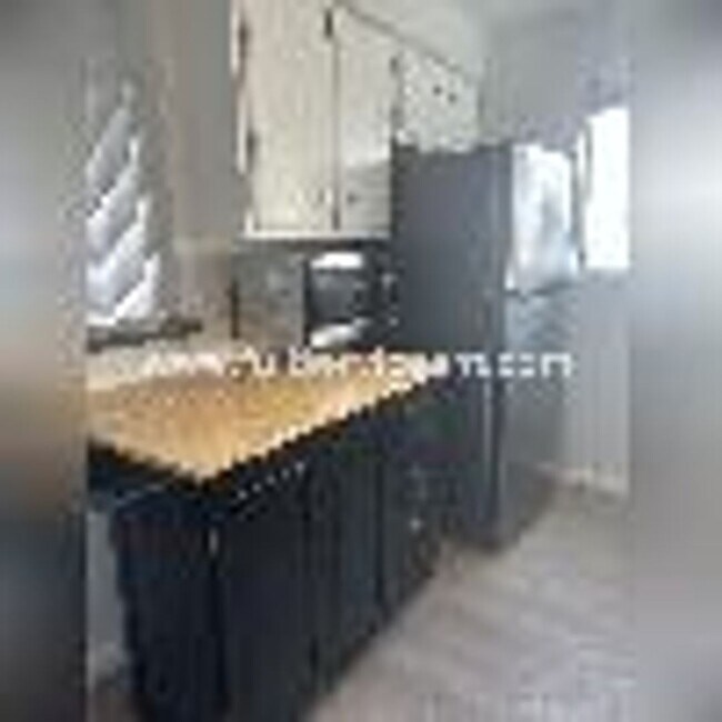 Building Photo - Sweet Seatac 2 BD Top Floor Condo+Parking!