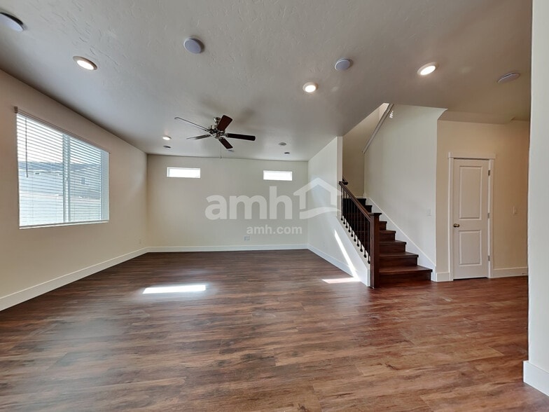 Building Photo - 1317 E Old Mesquite St