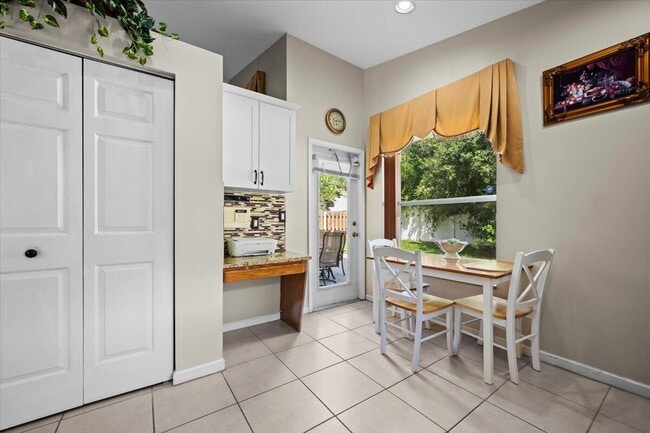 Building Photo - 12127 Sunset Point Dr