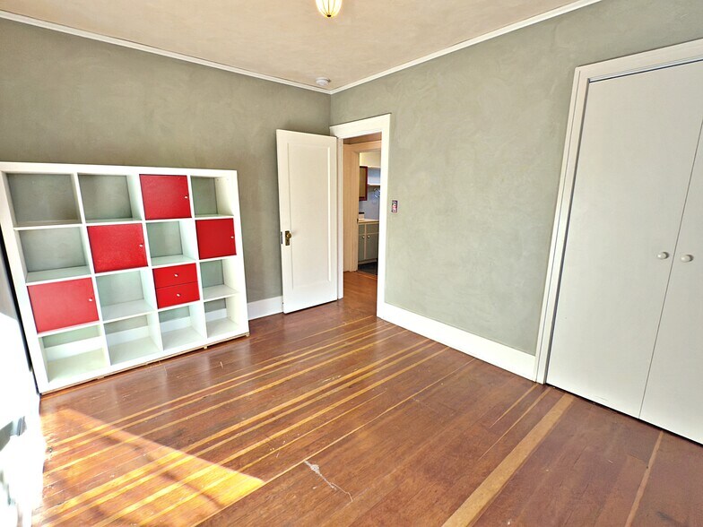 Building Photo - 2534 SE 31st Ave