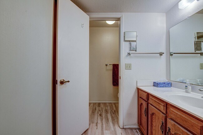 Building Photo - Perfect home for enjoying your winter in Arizona.  2 bed 2 bath on the 14th fairway of Heron Lake...