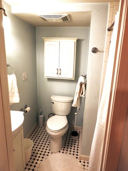 Private Bathroom - 1386 Page St
