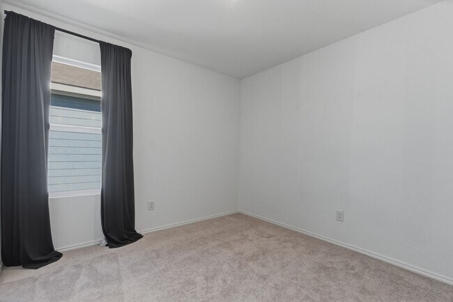 Building Photo - 5909 Cherry Holw Wy