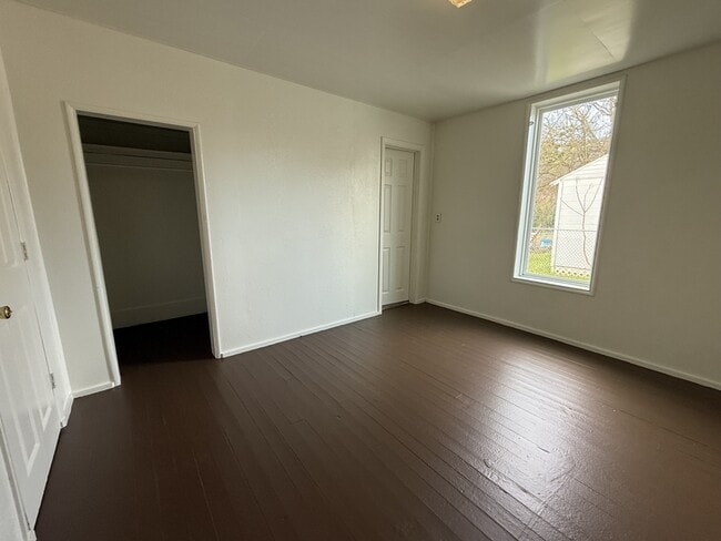 Building Photo - 328 SE Lane Ave