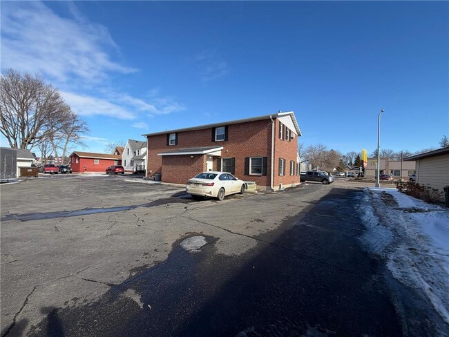 Building Photo - 706 1st St S